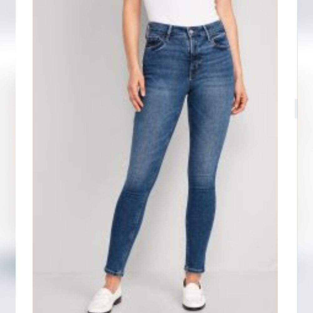 NWT Old Navy Women’s Skinny Jeans in Medium Blue Wash
